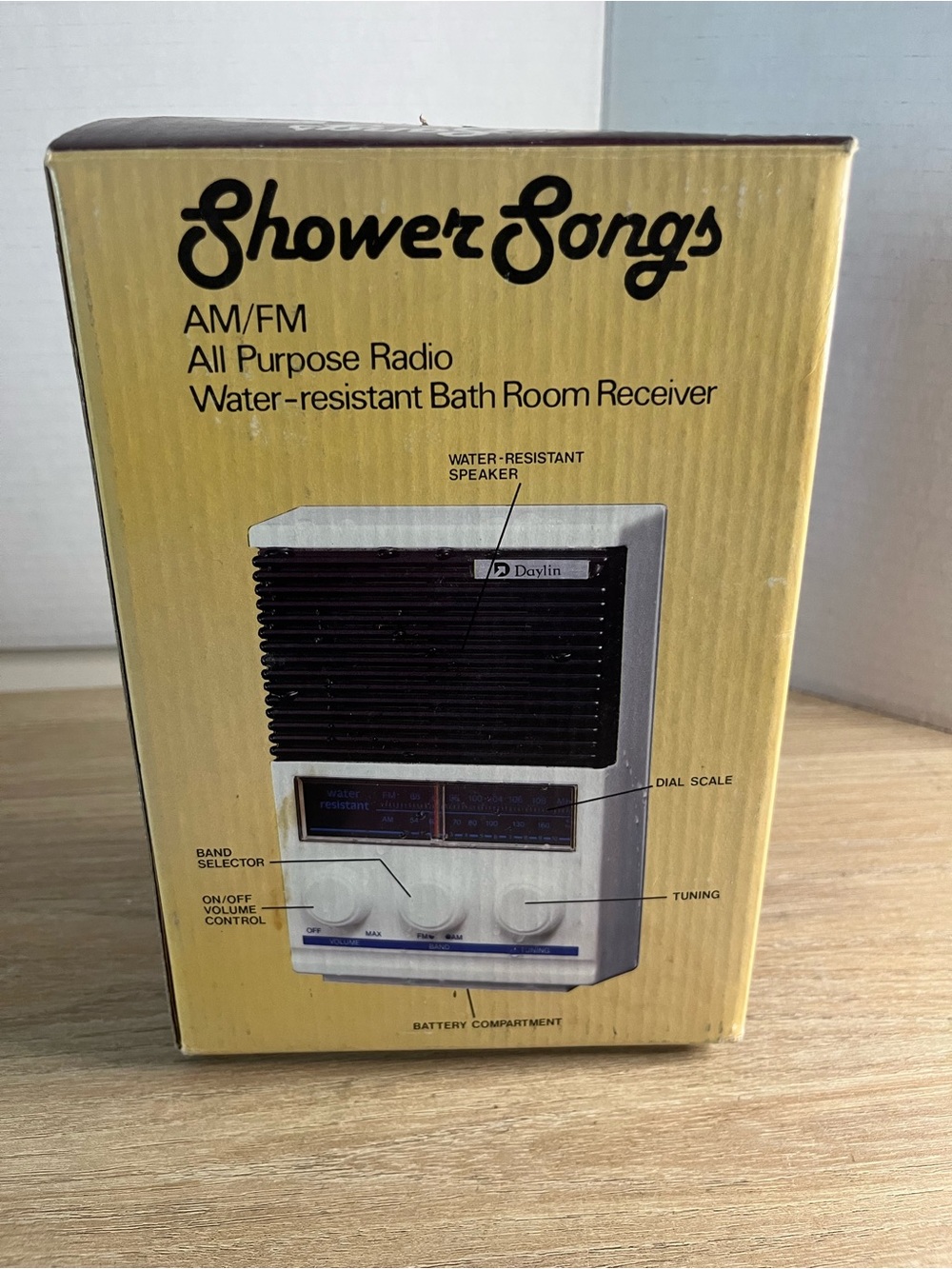 Water-Resistant AM/FM Bath Radio in White